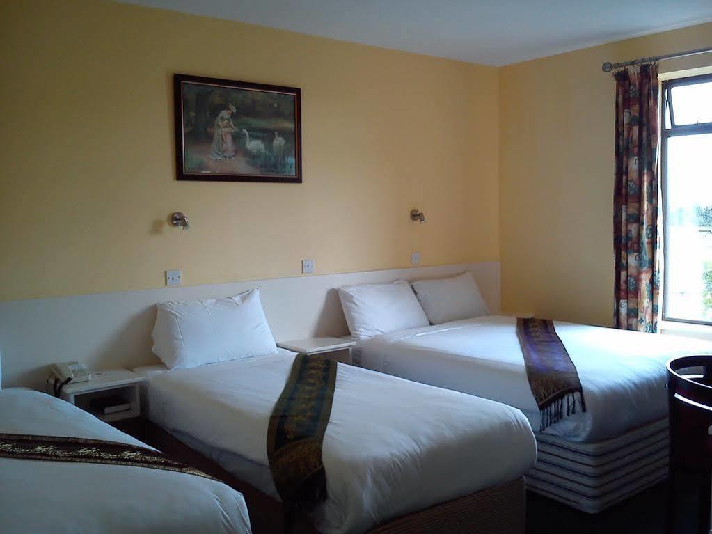 Imperial Hotel Лисдунварна Екстериор снимка